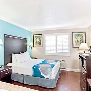 Cabana Inn & Suites